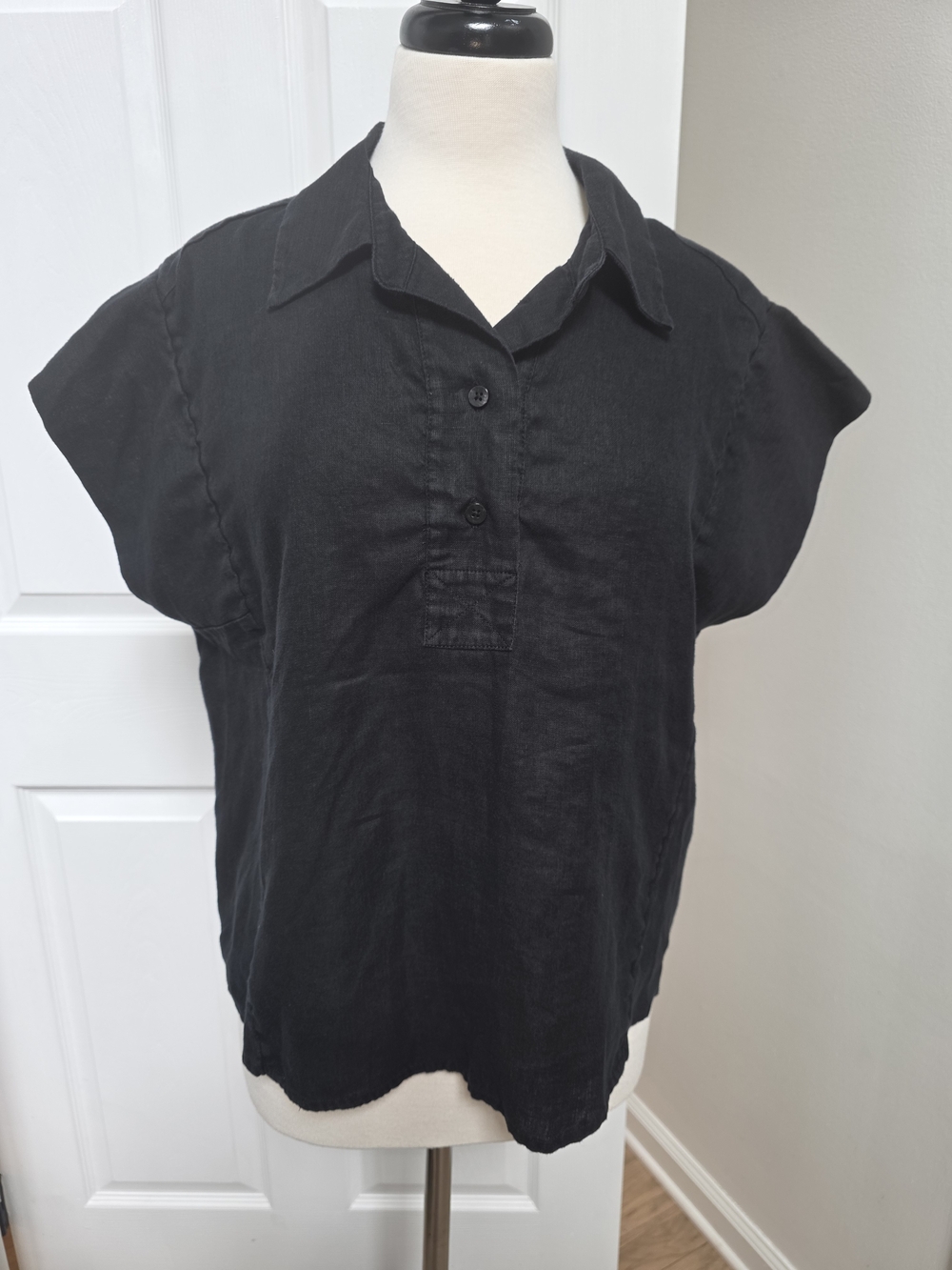 Chico's Black Short-Sleeve Button-Front Collared Top